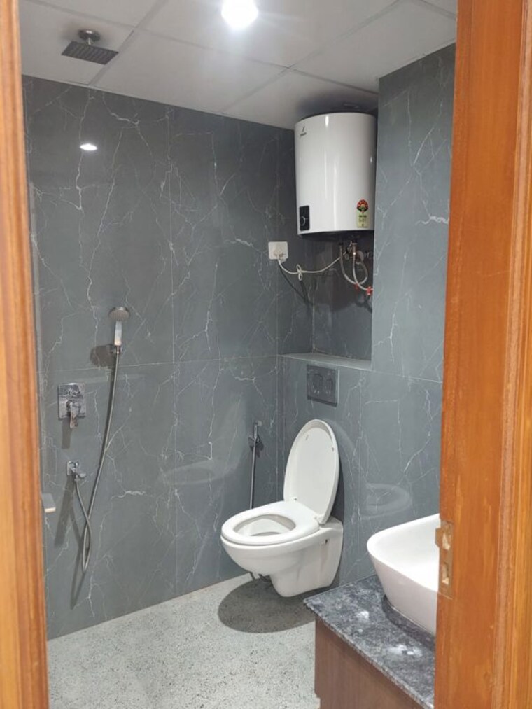 Bathroom, mandi  1350 Sq.Ft. Apartment In Mandi Delhi 10313375