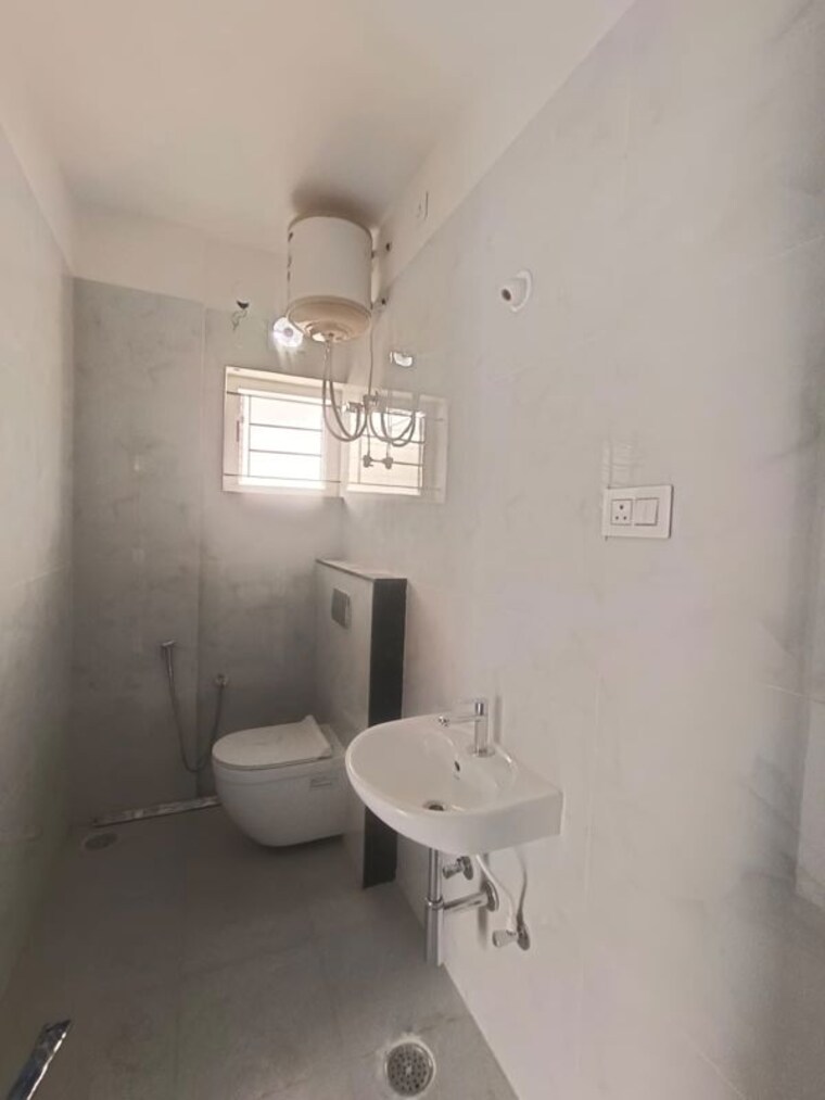 Bathroom, hsr layout sector 2 1 Bedroom 800 Sq.Ft. Builder Floor In Hsr Layout Sector 2 Bangalore 10313425