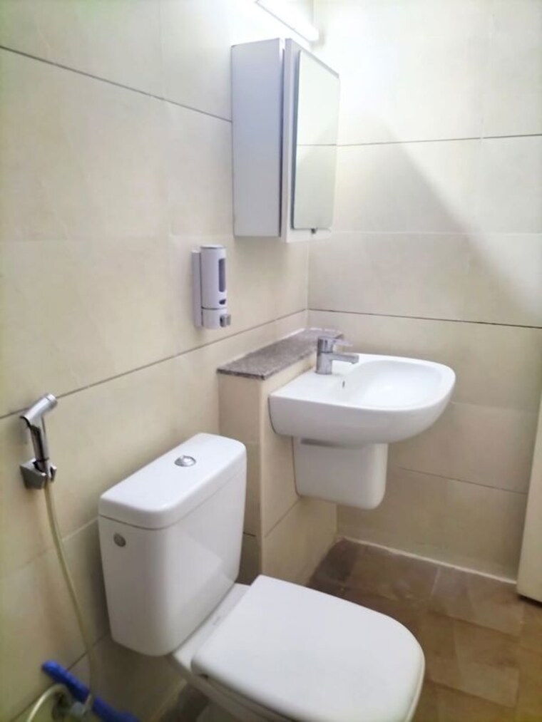 Bathroom, kumar-picasso 3 Bedroom 1834 Sq.Ft. Apartment In Hadapsar Pune 10313414