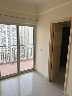 Room in 3 BHK Apartment at RG Residency PH-III, Sector 120 – for Sale