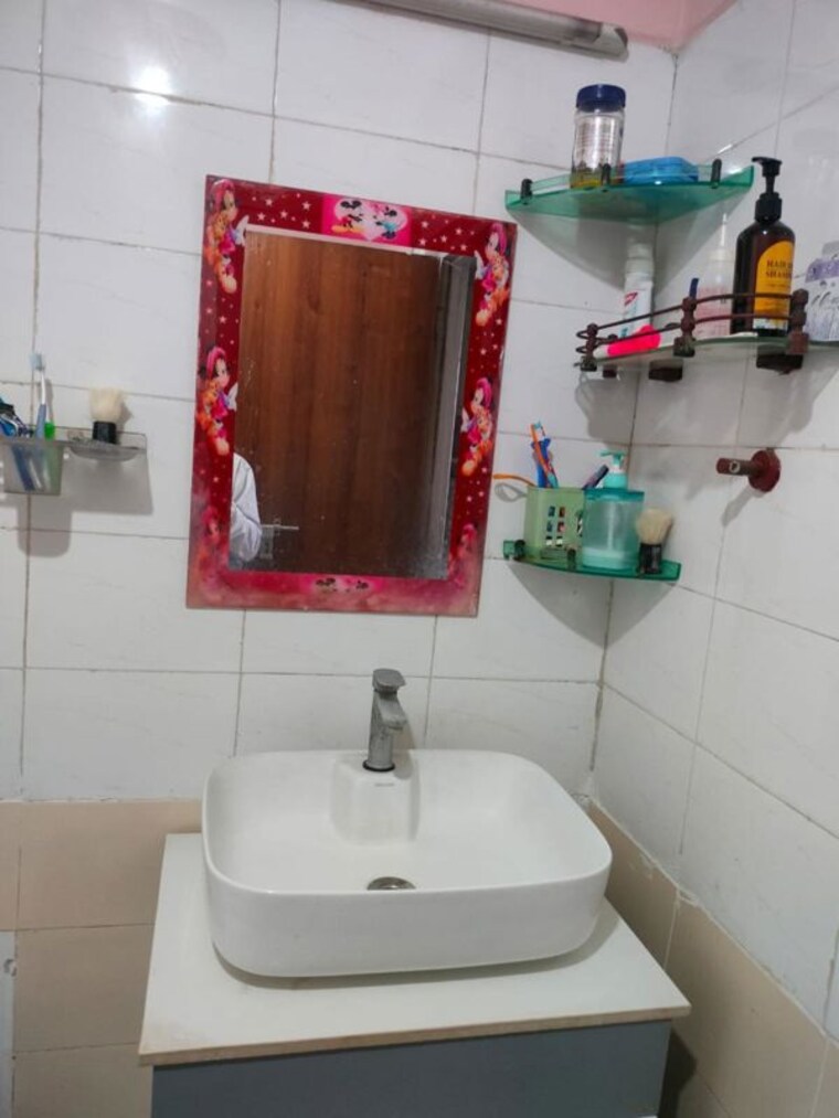 Bathroom, bptp-princess-park 3 Bedroom 1735 Sq.Ft. Apartment In Sector 86 Faridabad 10313484