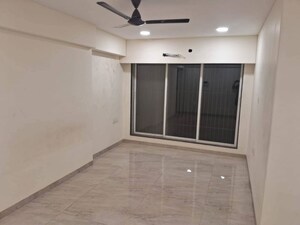 Room in 2 BHK Apartment at Hemkund Villa Khar West, Khar West – for Rent