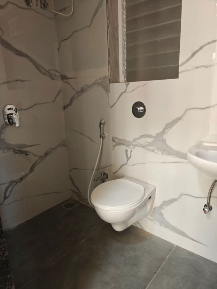 Bathroom, raunak-bliss-thane 1 Bedroom 500 Sq.Ft. Apartment In Ghodbunder Road Thane 10313494