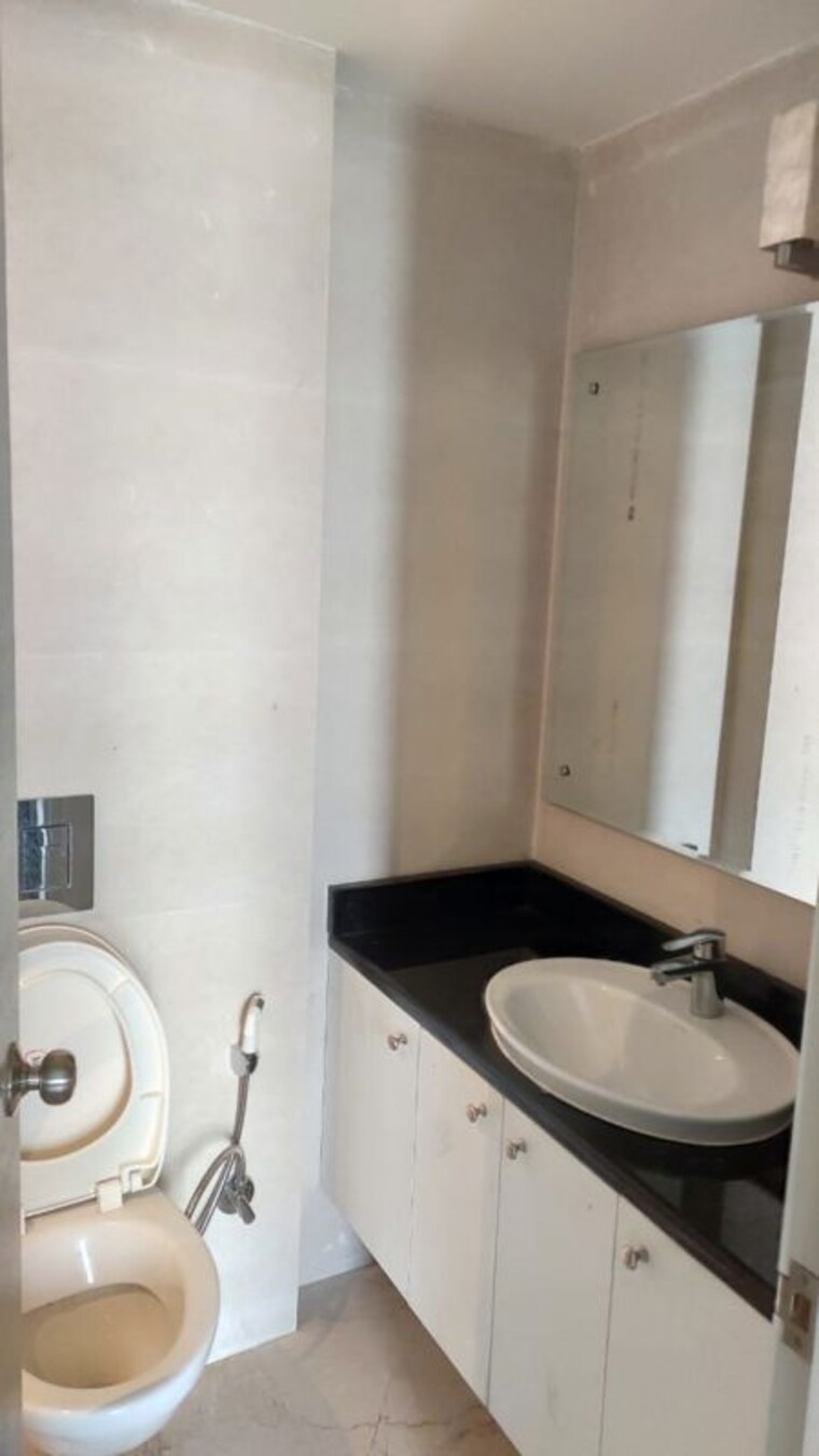 Bathroom, lajpat nagar iii 3 Bedroom 1800 Sq.Ft. Builder Floor In Lajpat Nagar Iii Delhi 10313503