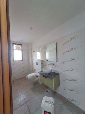 Bathroom in 2 BHK Builder Floor at South City 1 – for Rent