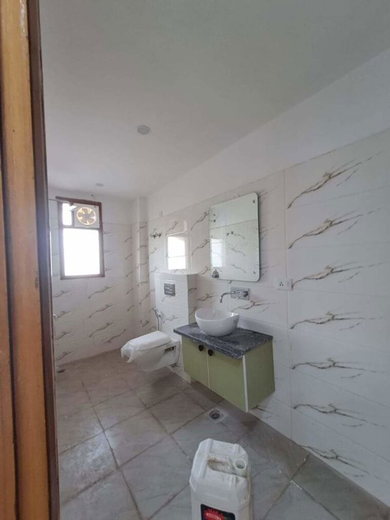 Bathroom, south city 1 2 Bedroom 1800 Sq.Ft. Builder Floor In South City 1 Gurgaon 10313568