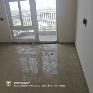 Room in 3.5 BHK Apartment at Omaxe R2, Gomti Nagar – for Sale