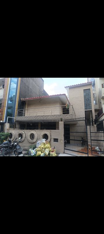 4 BHK + Servant Room,Store Room 2000 Sq.Ft. Independent House in RWA Apartments Sector 40