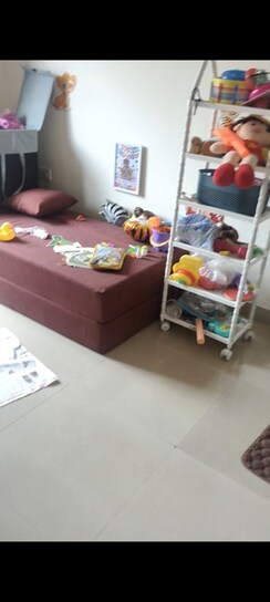 2 BHK + Servant Room Apartment For Rent in Gardenia Glory