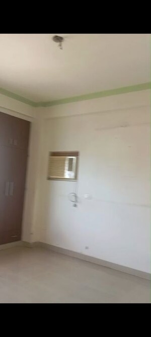 Room in 3 BHK Apartment at Gulmohur Garden, Raj Nagar Extension – for Rent