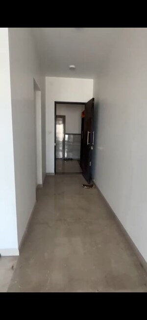 Room in 2 BHK Apartment at Kalpataru Radiance, Goregaon West – for Rent