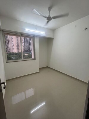 Room in 2 BHK Apartment at Puranik Tokyo Bay Phase 2A, Kasarvadavali – for Rent