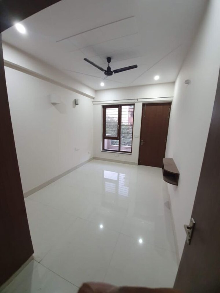 Room, rof-portico 3 Bedroom 163 Sq.Yd. Builder Floor In Sector 43 Gurgaon 10313680
