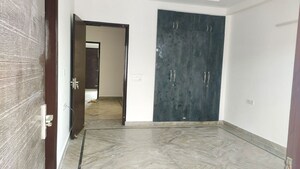 Room in 2.5 BHK Builder Floor at Smart World Orchard, Sector 61 – for Rent