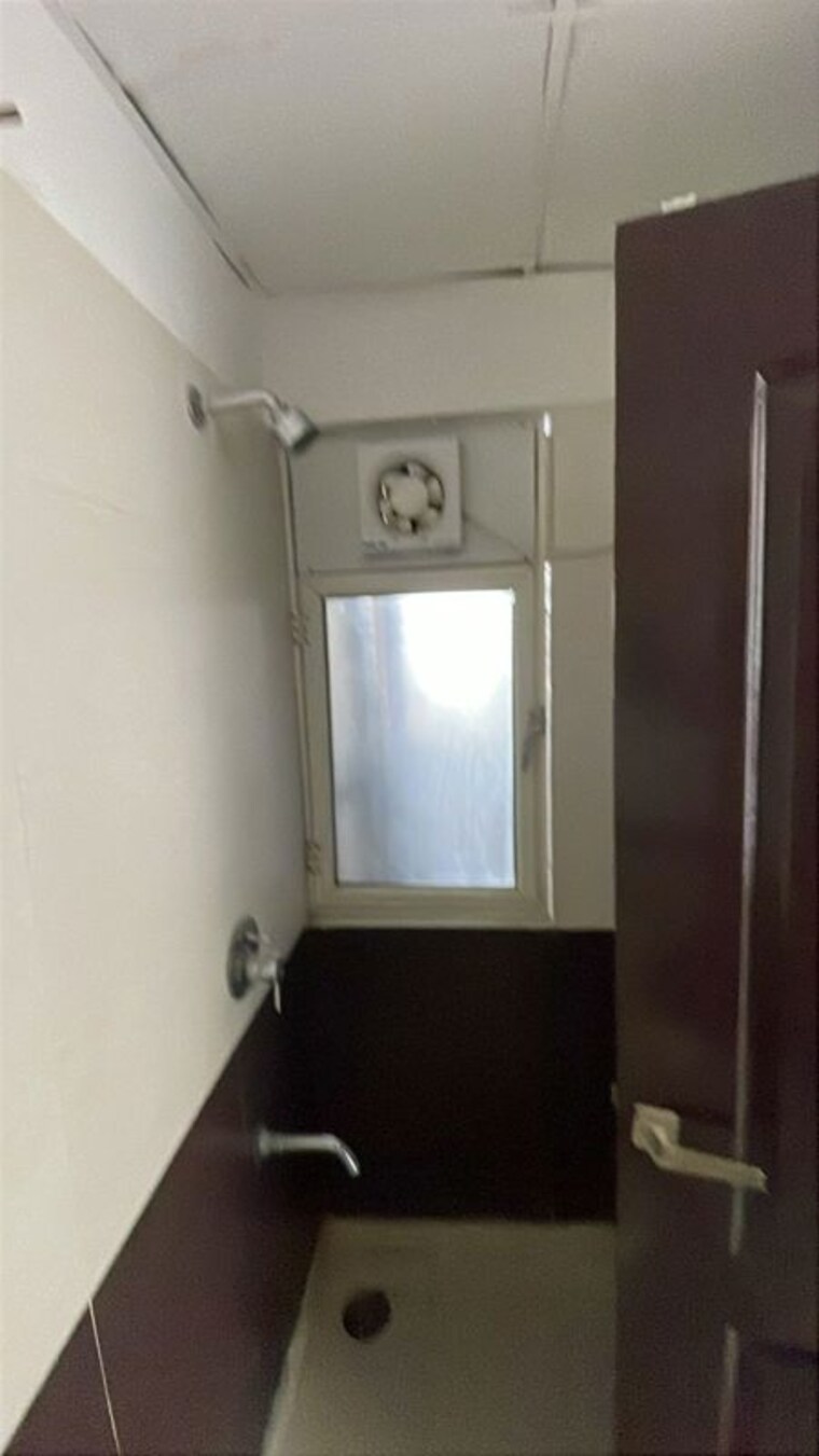 Bathroom, ajnara-le-garden 2 Bedroom 875 Sq.Ft. Apartment In Sector 16b Greater Noida Greater Noida 10313694