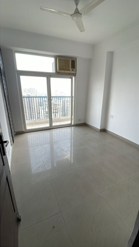 2 BHK Apartment For Sale in Ajnara Le Garden