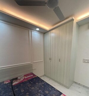 Room in 2.5 BHK Builder Floor at Smart World Orchard, Sector 61 – for Rent