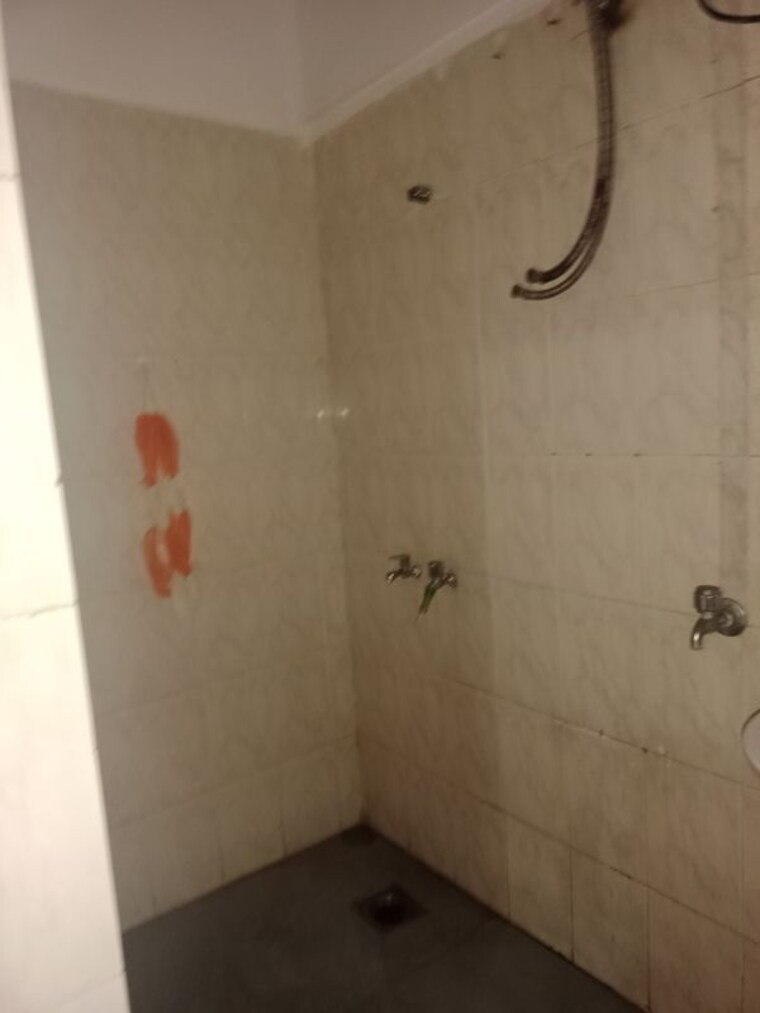Bathroom, royal-palm-island 1 Bedroom 568 Sq.Ft. Apartment In Goregaon East Mumbai 10313729
