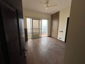 Room in 3 BHK Apartment at Nirala Greenshire Phase I, Patwari – for Sale