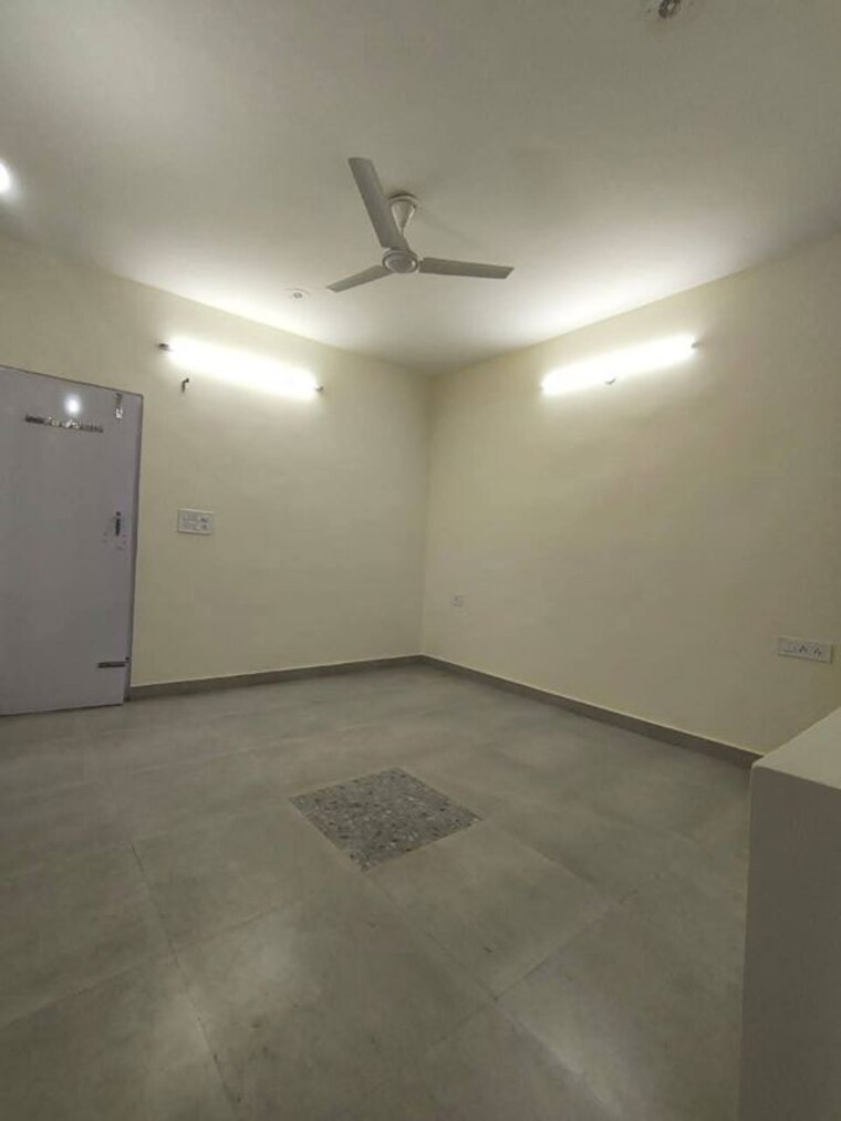 Room, sector 57 2 Bedroom 204 Sq.Yd. Independent House In Sector 57 Gurgaon 10313754