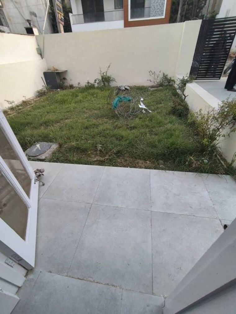 Balcony, sector 57 2 Bedroom 204 Sq.Yd. Independent House In Sector 57 Gurgaon 10313754