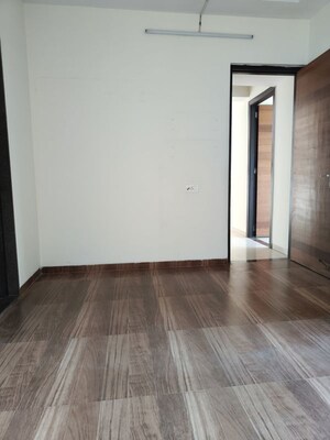 Room in 2 BHK Apartment at Rattan Icon, Seawoods Sector 50 – for Rent