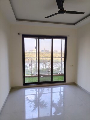 Room in 2 BHK Apartment at Rattan Icon, Seawoods Sector 50 – for Rent