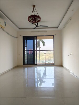 Room in 2 BHK Apartment at Rattan Icon, Seawoods Sector 50 – for Rent