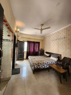 Studio+ Basement Apartment For Rent in Jaipuria Sunrise Green