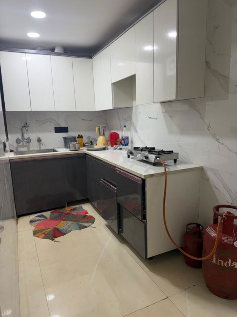 Kitchen, govindpuri 3 Bedroom 100 Sq.Ft. Builder Floor In Govindpuri Delhi 10313785