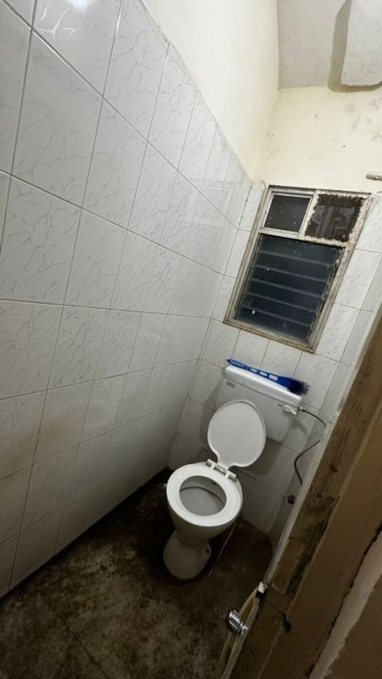 Bathroom, lokmanya-chs-matunga 1 Bedroom 550 Sq.Ft. Apartment In Matunga West Mumbai 10313787