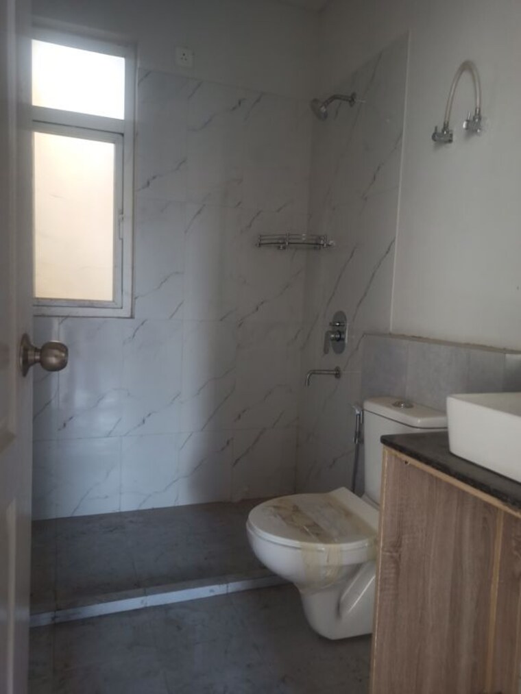 Bathroom, silverglades-the-melia-first-citizen  1425 Sq.Ft. Apartment In Sohna Sector 35 Gurgaon 10313783