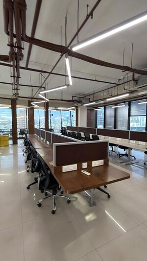 Team Area in 6 BHK Apartment at Indiabulls Blu, Worli – for Rent