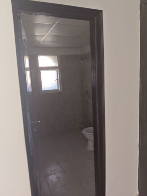 Bathroom in 4 BHK Apartment at Amrapali Silicon City, Sector 76 – for Rent