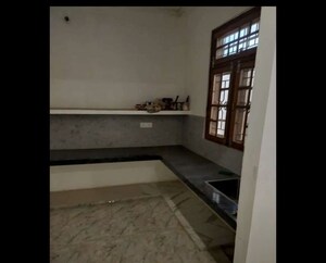 Room in 2 BHK Independent House at Gomti Nagar – for Rent