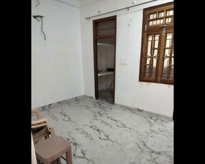 Room in 2 BHK Independent House at Gomti Nagar – for Rent