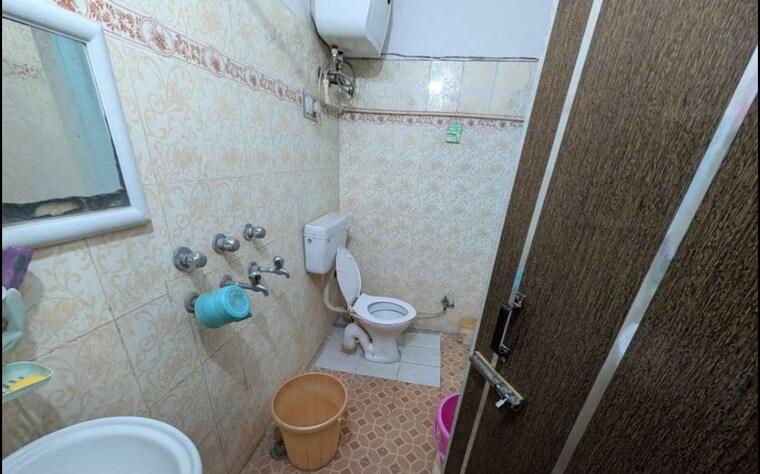 Bathroom, gomti nagar 2 Bedroom 1000 Sq.Ft. Builder Floor In Gomti Nagar Lucknow 10313814
