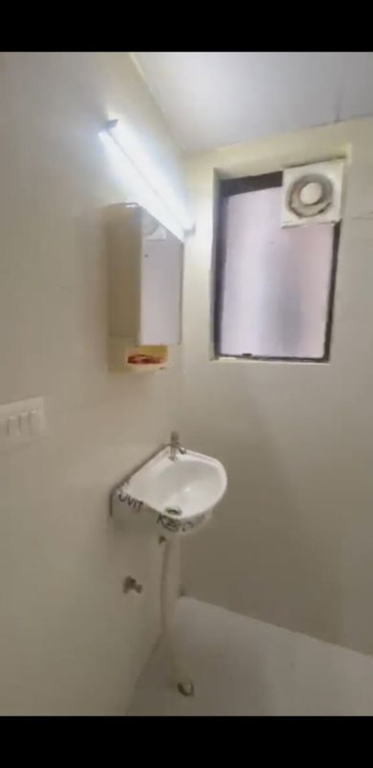 Bathroom, amolik-sankalp 2 Bedroom 650 Sq.Ft. Apartment In Sector 85 Faridabad 10313824