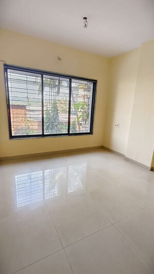 Room in 2 BHK Apartment at Group Seven Rushi Heights, Goregaon East – for Rent