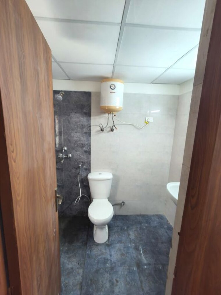 Bathroom, amrapali-heartbeat-city 4 Bedroom 3235 Sq.Ft. Apartment In Sector 107 Noida 10313850