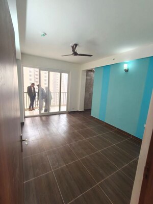 Room in 4 BHK Apartment at Amrapali Heartbeat City, Sector 107 – for Sale