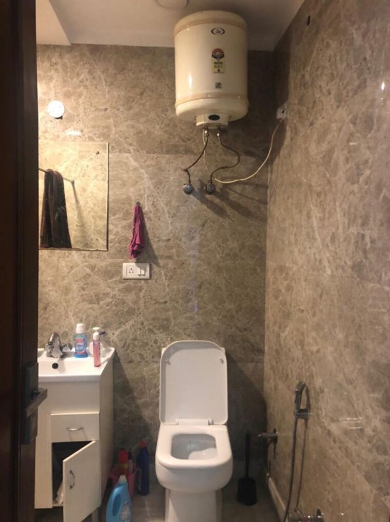 Bathroom, sector 61 3 Bedroom 1630 Sq.Ft. Builder Floor In Sector 61 Gurgaon 10313868
