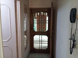 Room in 3.5 BHK Apartment at Mayur Vihar – for Rent
