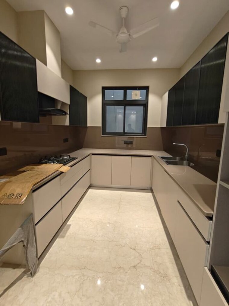 Kitchen, east of kailash 3 Bedroom 2000 Sq.Ft. Builder Floor In East Of Kailash Delhi 10313906