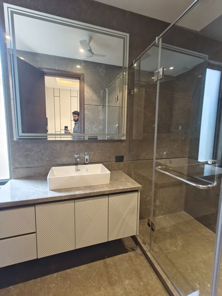 Kitchen, east of kailash 3 Bedroom 2000 Sq.Ft. Builder Floor In East Of Kailash Delhi 10313906