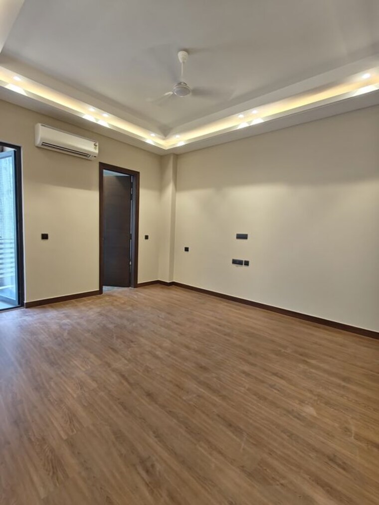 Room, east of kailash 3 Bedroom 2000 Sq.Ft. Builder Floor In East Of Kailash Delhi 10313906