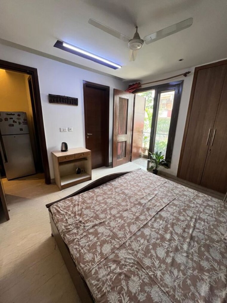 Bedroom, east of kailash 1 RK 100 Sq.Yd. Builder Floor In East Of Kailash Delhi 10313909