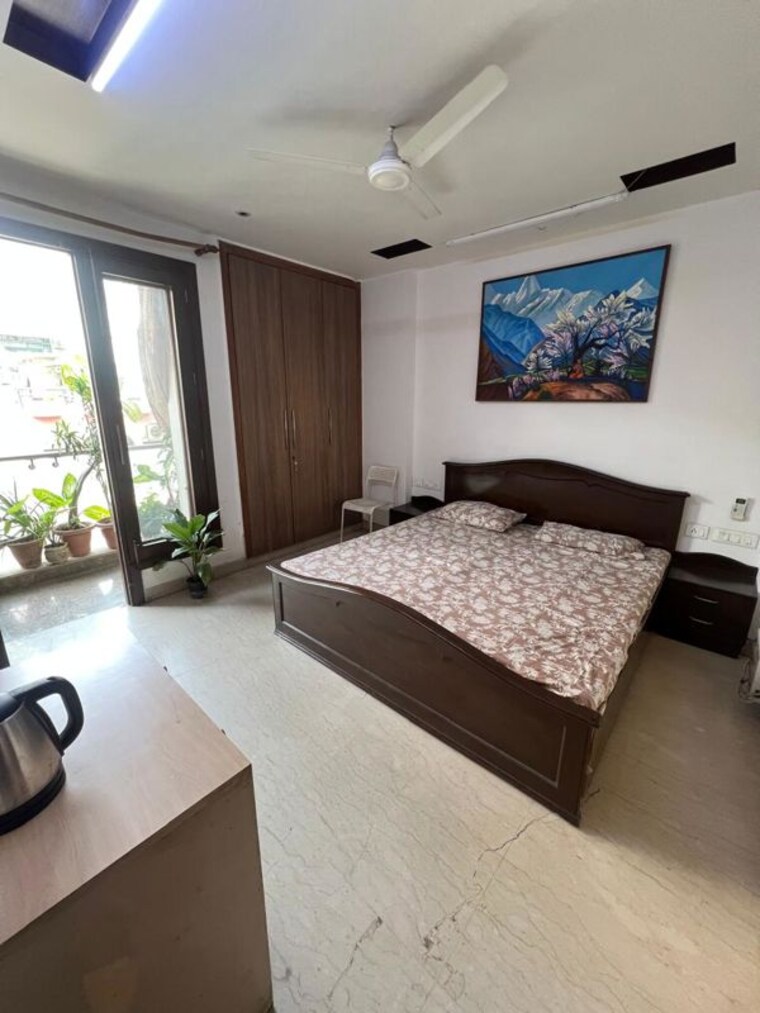 Bedroom, east of kailash 1 RK 100 Sq.Yd. Builder Floor In East Of Kailash Delhi 10313909