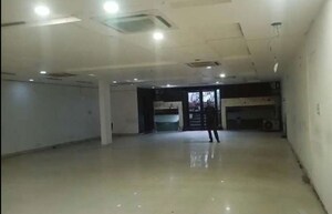  Showroom For Rent in Hazratganj