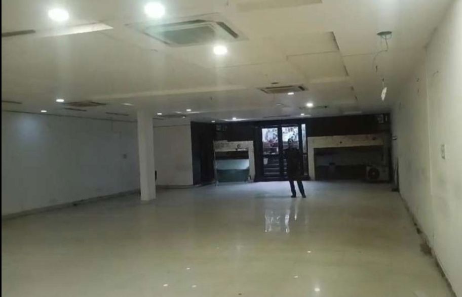 Showroom For Rent in Hazratganj